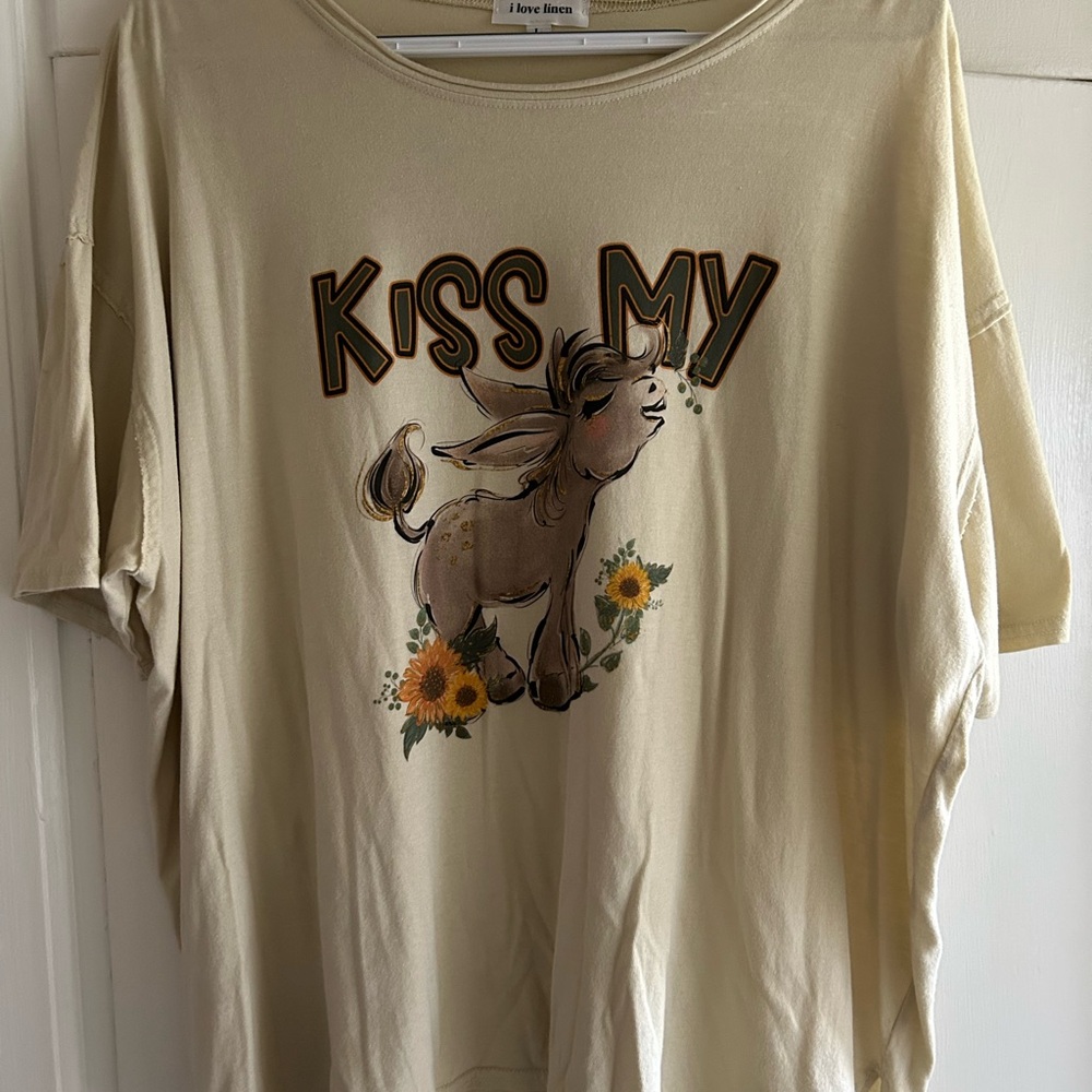 Cream Short Sleeve Tee with Graphic Design size large